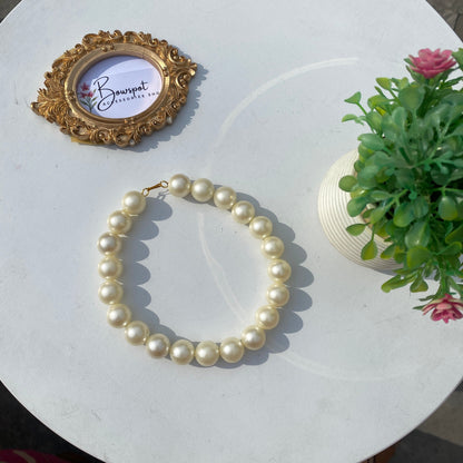 Medium size pearls necklace