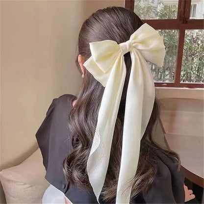 Elegant white tail bow