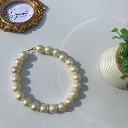 Medium size pearls necklace