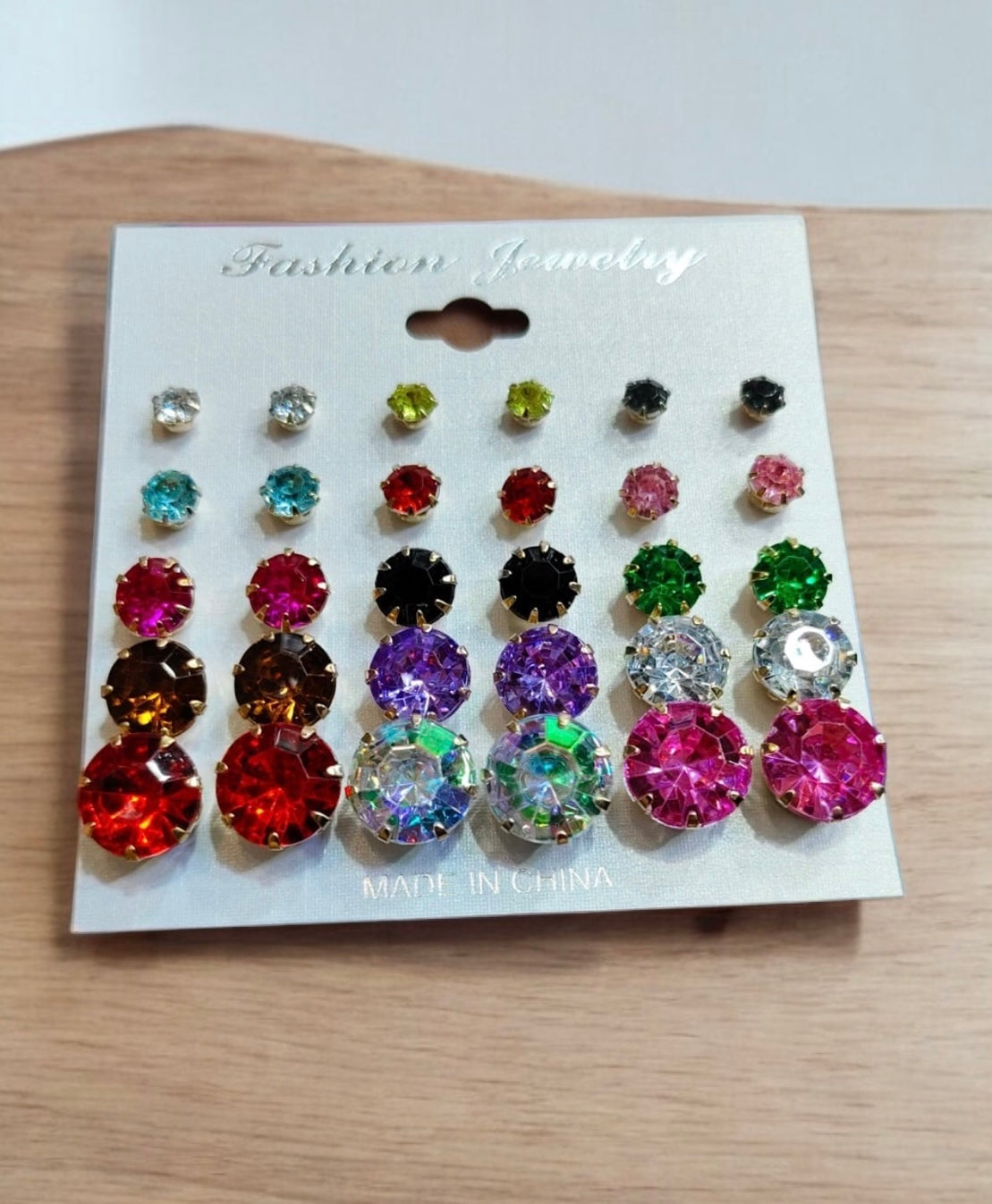 Crystal pearls studs (15 pairs)